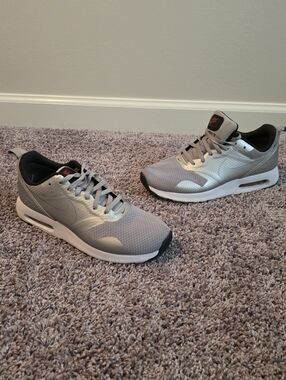 Nike Air Max Tavas Metallic Silver Women sz 7